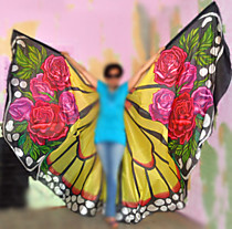 Крылья бабочка в розах